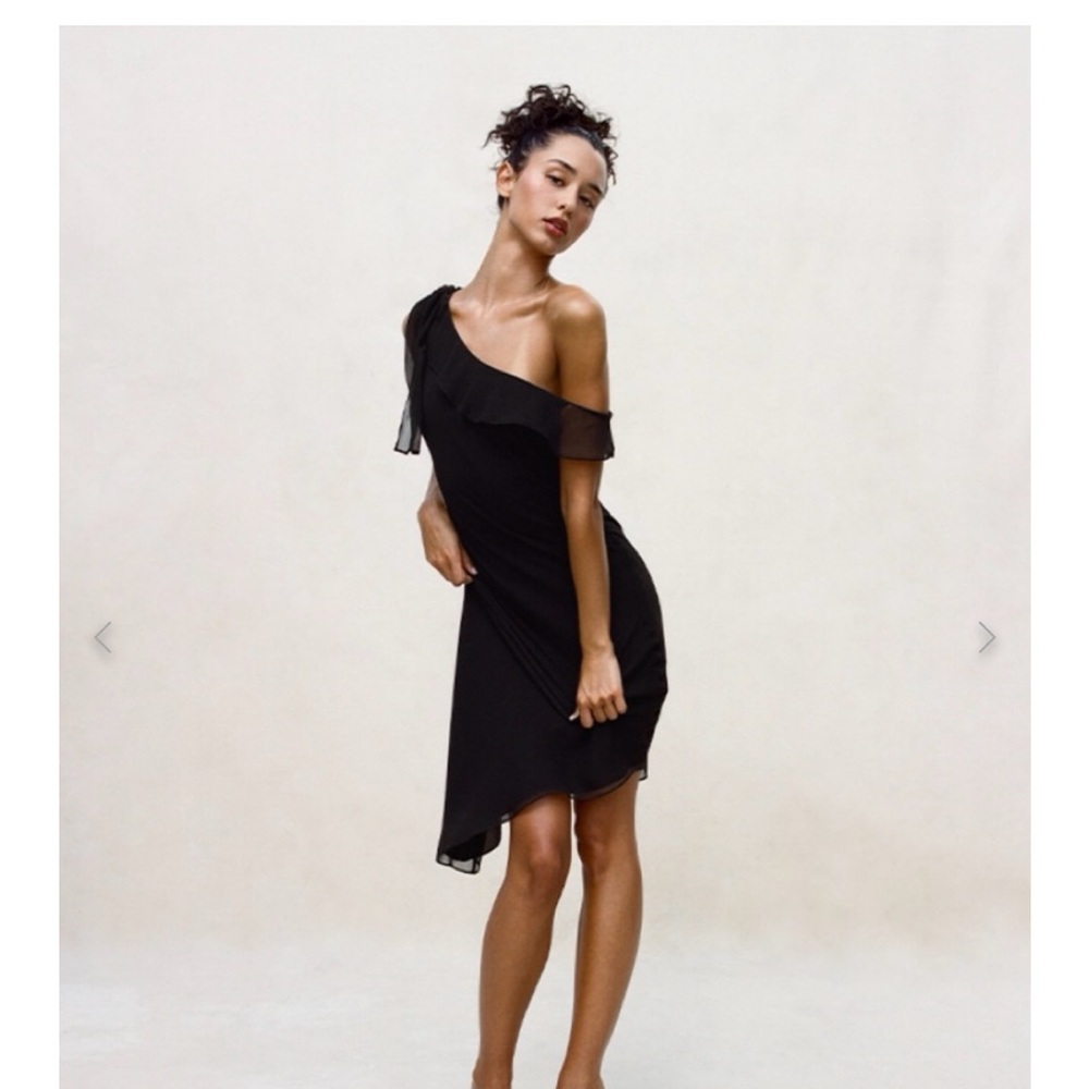 Realisation Par Carrie Black Ruched One-Shoulder Cocktail Dress
